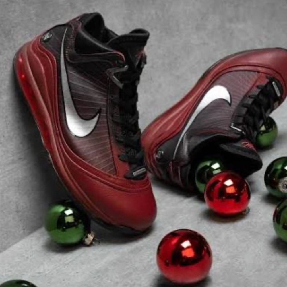 Nike
Air Max Lebron 7 Retro 
“Christmas 2019”